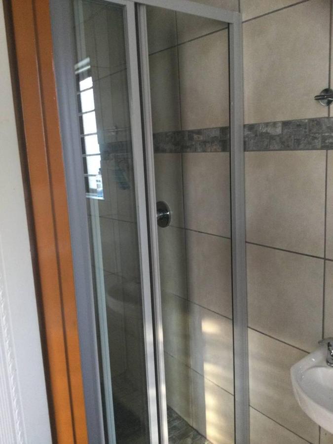 Ruros Guest House Kempton Park Exterior foto